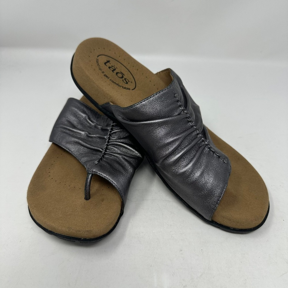 Taos Sandals Women 9 Pewter Metallic Leather Ruched Slide Comfort Thong 2298